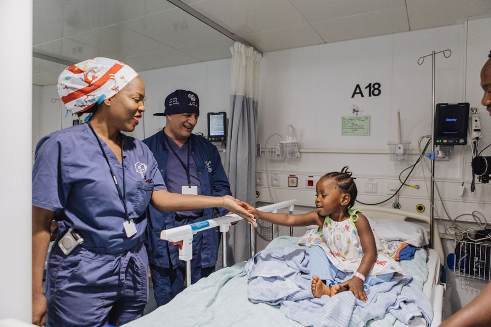 mercy-ships-blog-dr-olajide-1